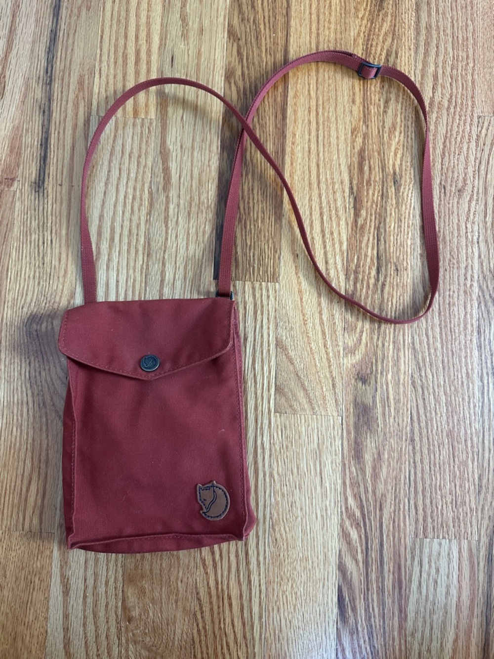 Fjallraven Small Crossbody Bag in Rust Red